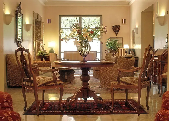 Lancelot Hotel 3*